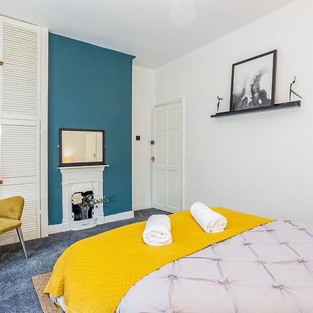 Coronation House By Yourstays - 3 Bedroom House In Newcastle-Under-Lyme Stoke-on-Trent Exterior foto