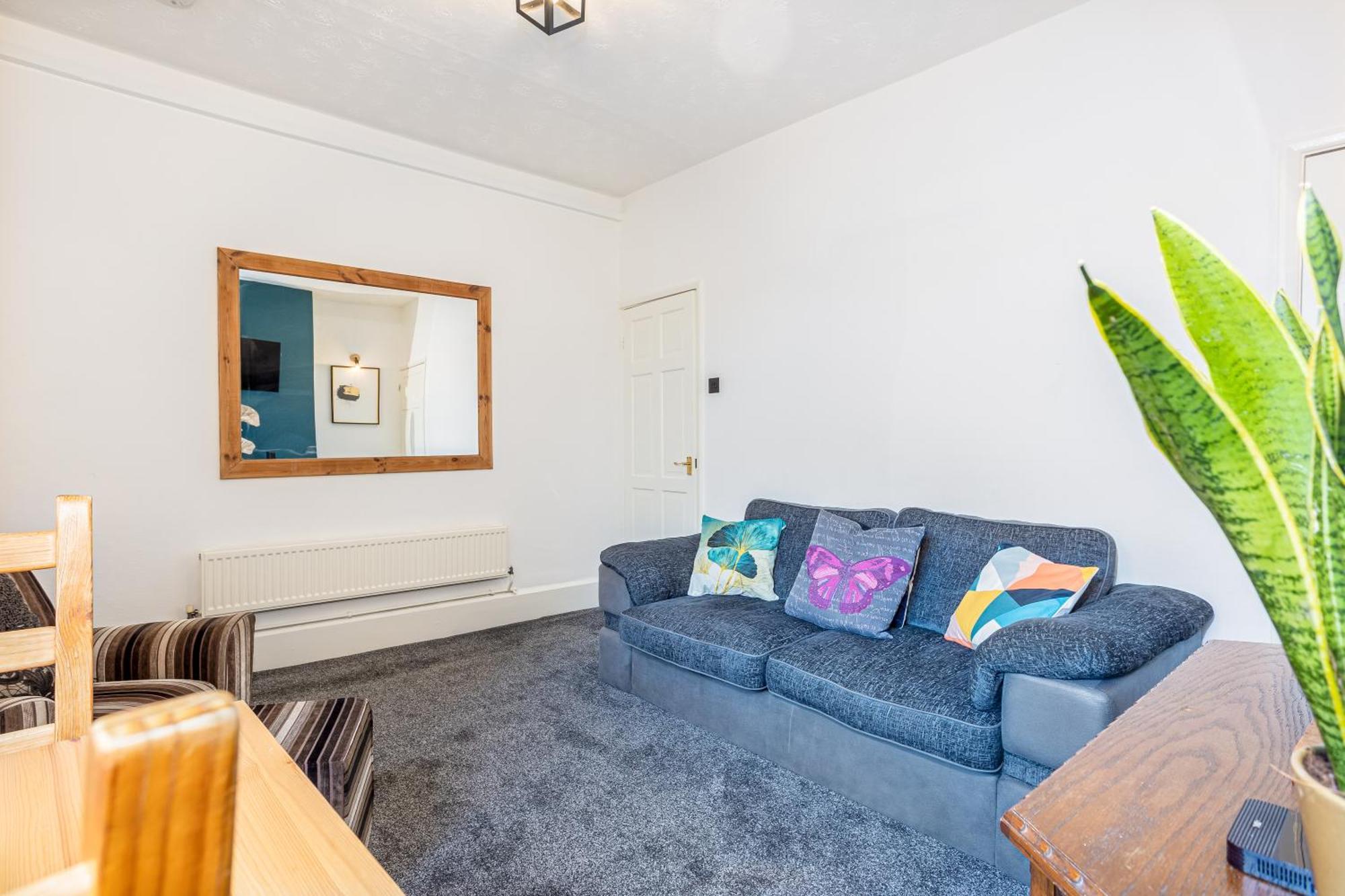 Coronation House By Yourstays - 3 Bedroom House In Newcastle-Under-Lyme Stoke-on-Trent Exterior foto