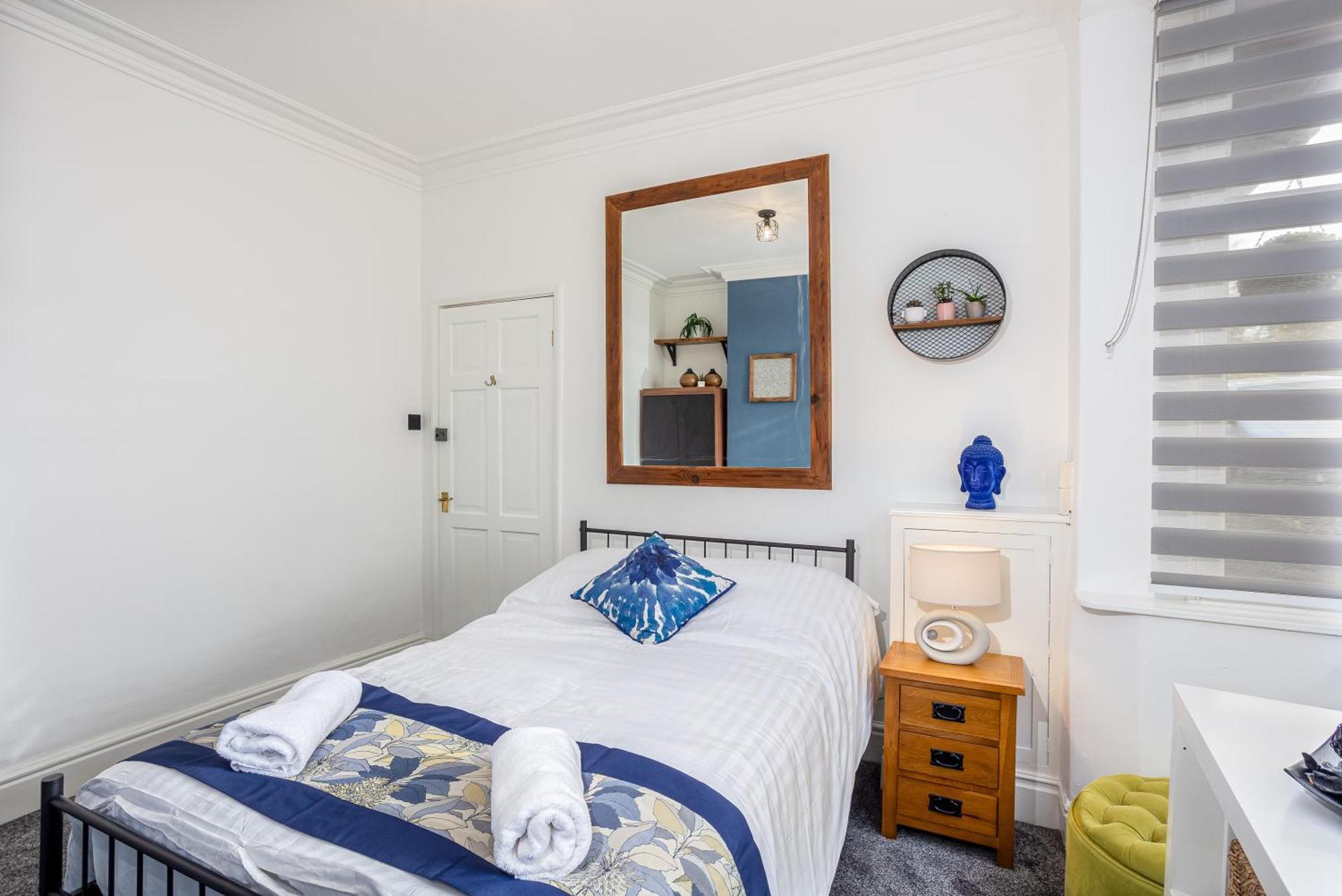 Coronation House By Yourstays - 3 Bedroom House In Newcastle-Under-Lyme Stoke-on-Trent Exterior foto