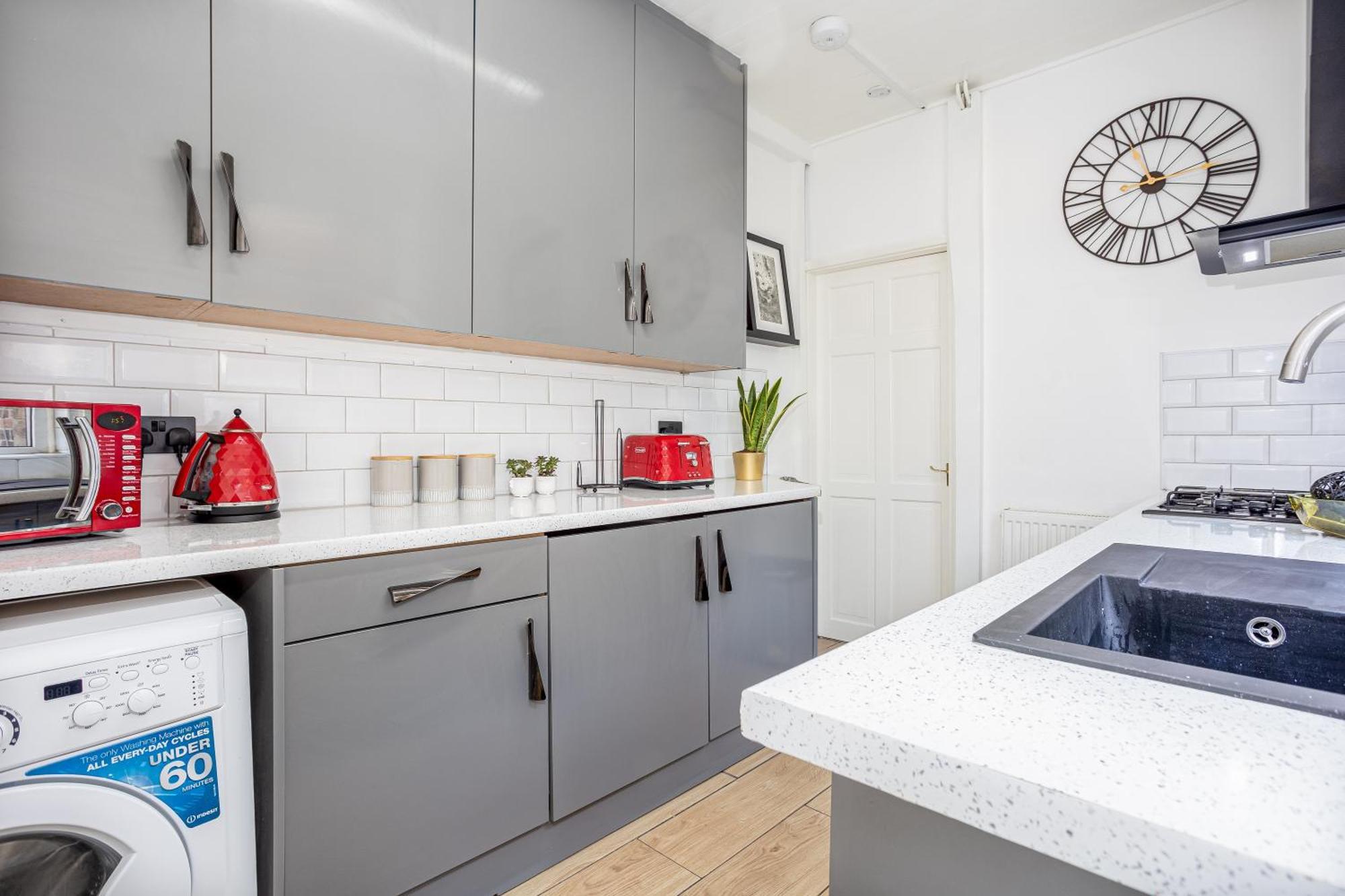Coronation House By Yourstays - 3 Bedroom House In Newcastle-Under-Lyme Stoke-on-Trent Exterior foto